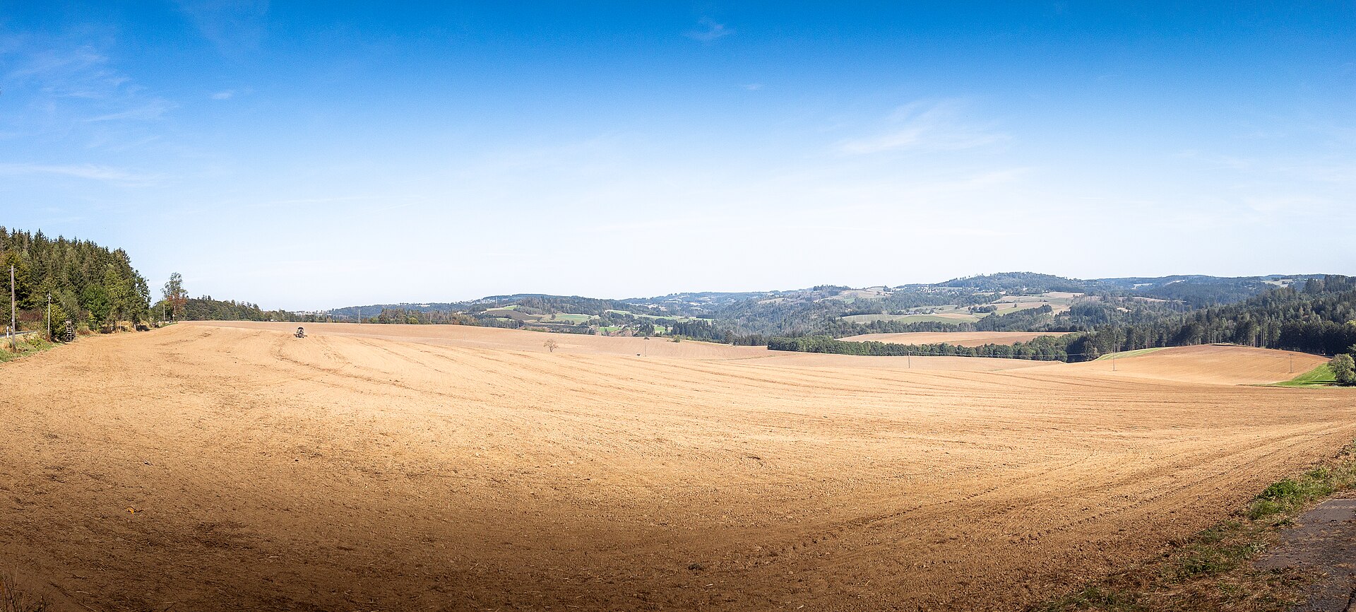 Benachbarte Landwirtschaftsflächen für betrieblichen Zuerwerb in Deutschland und Österreich